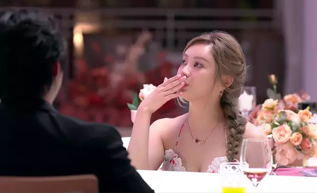 Sophie同阿Him傾得愈開心。