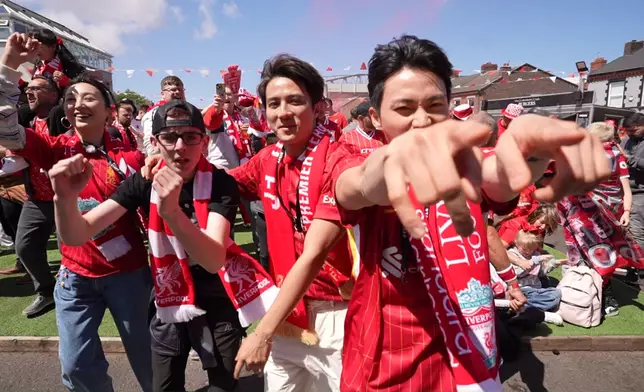 三位主持去到利物浦誕生地-The Sandon享受賽前party