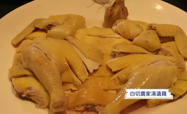 三人吃盡當地美食︰清遠鵝、北江白灼河蝦、白切農家清遠雞。