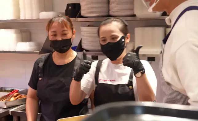 員工都「豎起手指公」