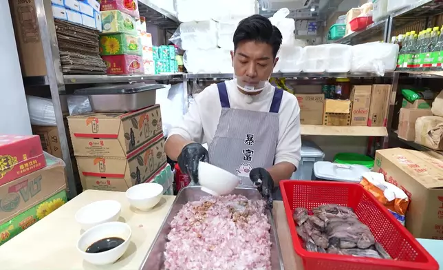 黎諾懿在調味時特意減少鹽和糖的用量