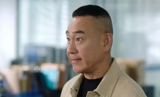 原本係家姐Tone行入辦公室，一畀人見到即刻慌失失咁扮演番丁洛風，齋講清楚都難，更何況要演出嚟。