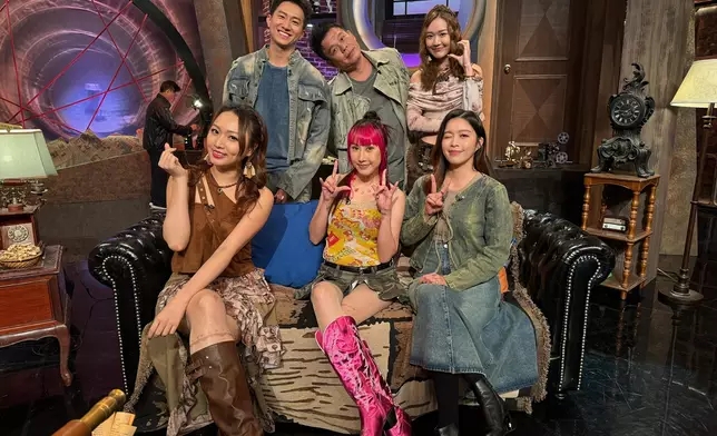 Naimo𡃁模出身一直以來都是霆鋒粉絲。