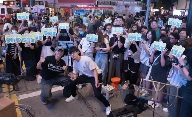 Andy好友張馳豪（Aska）突然「野生捕獲」二人，繼而「亂入」