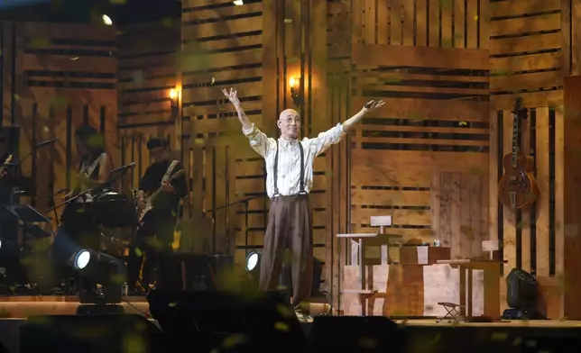 盧冠廷(LoLo)昨晚開始，一連兩場於紅館舉行《My Music．My Life 盧冠廷一生所愛演唱會2025》。