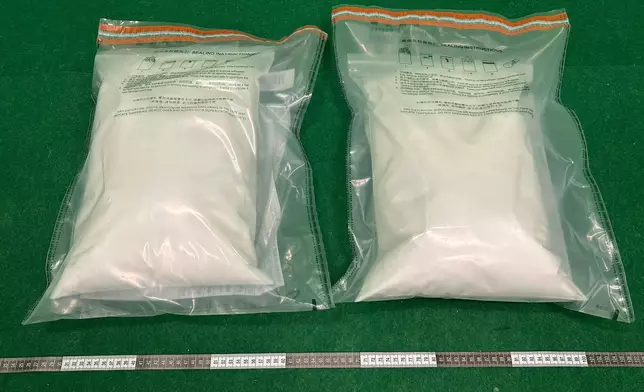 香港海關於機場檢獲約五百三十萬元懷疑氯胺酮。政府新聞處圖片