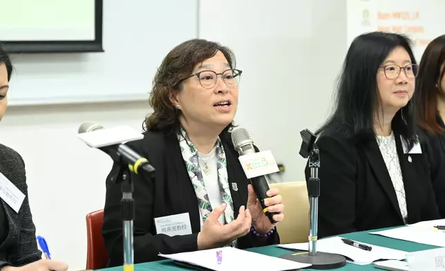 「賽馬會安寧頌：融和篇」計劃項目總監及香港大學社會科學學院社會工作及社會行政學系系主任周燕雯教授介紹在計劃下，透過與社工、醫護人員、殘疾人士家屬等進行的共識工作坊，建立綜合社區安寧照顧服務的介入模式，為殘疾人士提供更適切的支援。