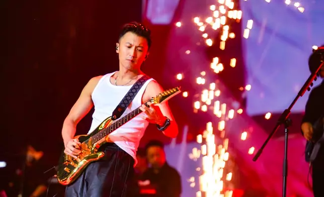 謝霆鋒指今次是首次在亞博演出，並祝賀香港麥當勞 50 週年生日快樂