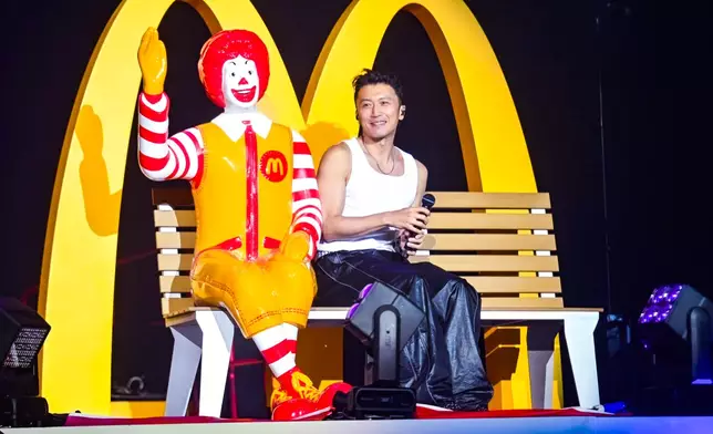 謝霆鋒指今次是首次在亞博演出，並祝賀香港麥當勞 50 週年生日快樂