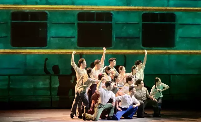 《青春印豐碑》劇本以東深建設者為原型，弘揚「時代楷模」精神為主題，重現1960年代內地大學生響應國家號召，投身東深供水工程建設並順利完成任務的感人故事。