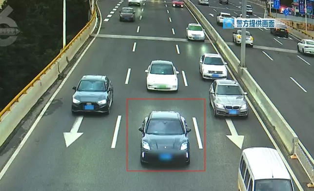 賊人盜保時捷車鑰匙並聘代駕駛回老家炫耀遭捕。網上圖片