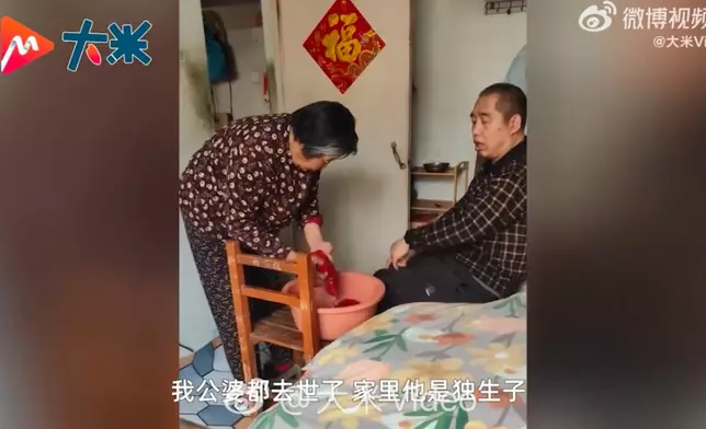 8旬婦照顧腦梗女婿17年，幫女兒撐起一個家。影片截圖
