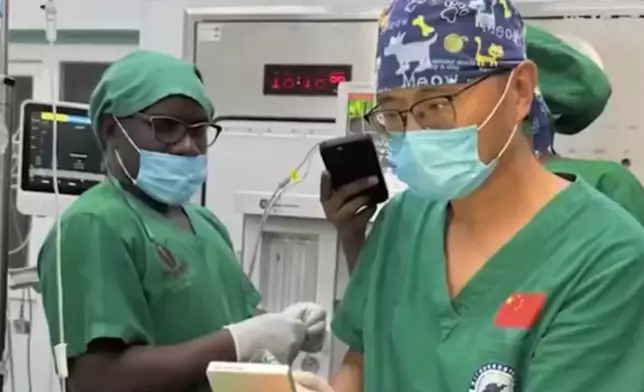 山東援坦桑尼亞醫生為救當地落水者壯烈犧牲，享年38歲。影片截圖