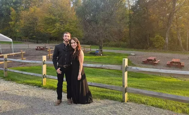 美國情侶於龍捲風下上演浪漫求婚訂終身。FB圖片