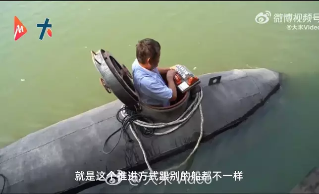 6旬農民手工打造出重5噸潛水艇並試航成功，最大下潛深度達8米。影片截圖
