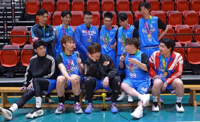 肥仔@ERROR⼤讚姜濤：「發覺好似佢亂掉都入！」姜濤笑指：「不可否認有運氣啦！」