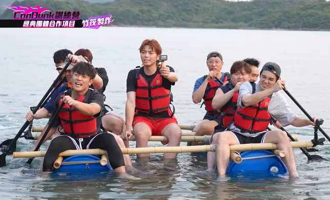 「愛晴當入樽」入營整⽵筏出海。