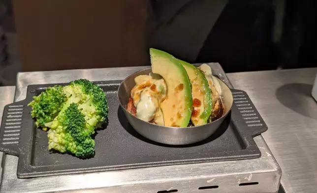 夏季限定新品牛油果他他漢堡排。