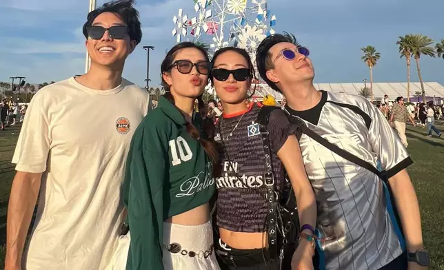 不時與老公、朋友周遊列國。