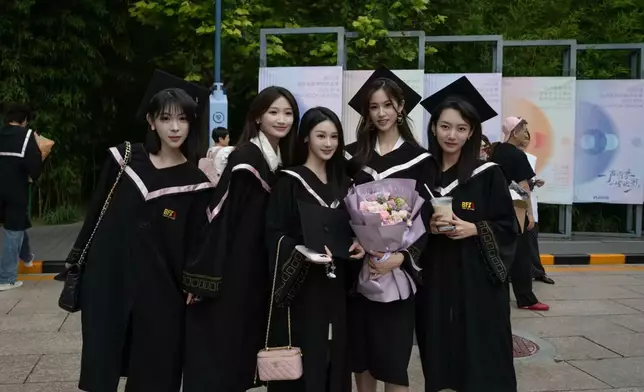 楊梓瑤在一眾同學中亦「高」人一等。