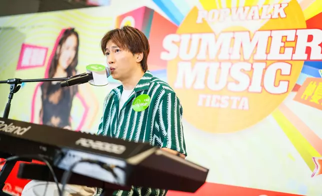 羅力威全程自彈自唱多首首本名曲。