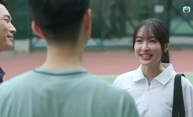 省鏡造型2：「馬尾網球少女」Look真係好Pure好True。
