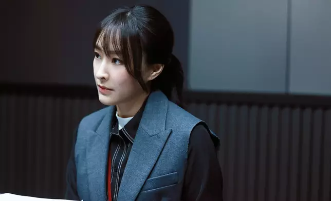 省鏡造型4：穩重OL Look。