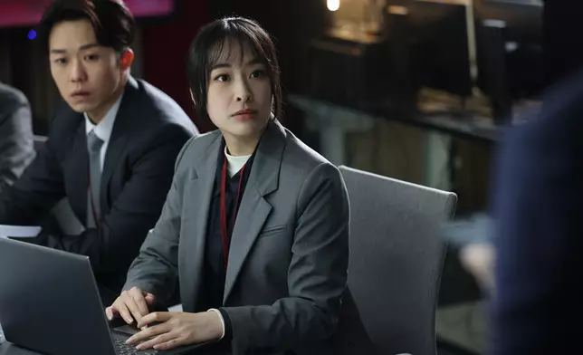 省鏡造型4：穩重OL Look。