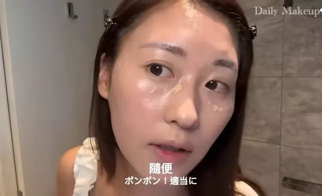 全程以素顏示人