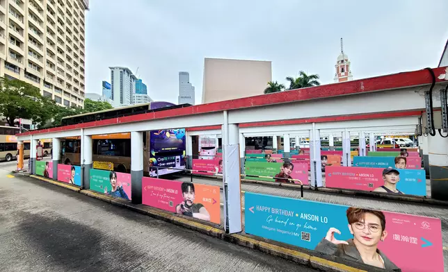 尖沙咀碼頭主題巴士站同步亮相。