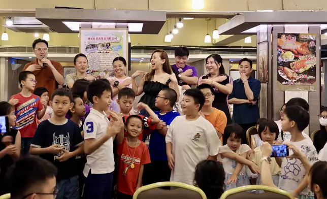 ViuTV 《美麗40路》星級健身教練周雅韻Connie同大家做運動keep fit！