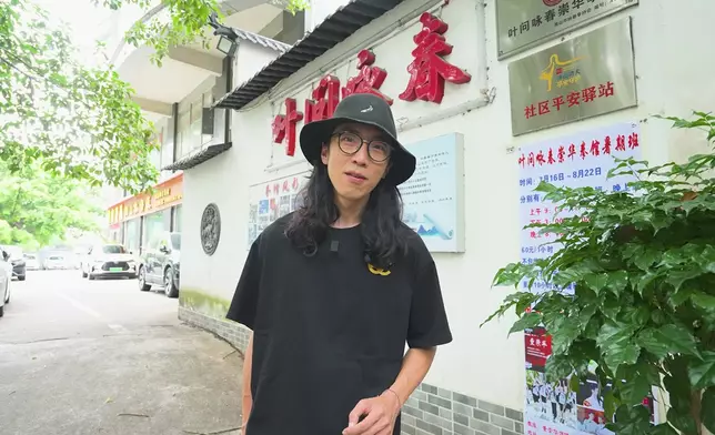 6永在佛山拜師學詠春。