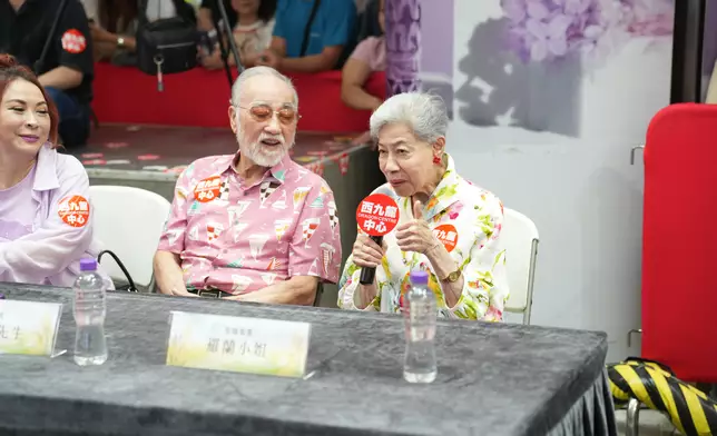 星級嘉賓「鵬哥」盧海鵬和羅蘭姐驚喜現身。
