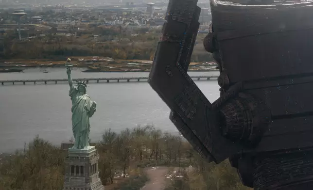 電影世界觀都跟現存MCU（地球-616）完全不同。