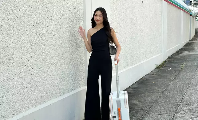 陳玥彤（Tina）第一個到，26歲，多倫多返，在醫院做營養助理，有做主持人。（本網記者攝）