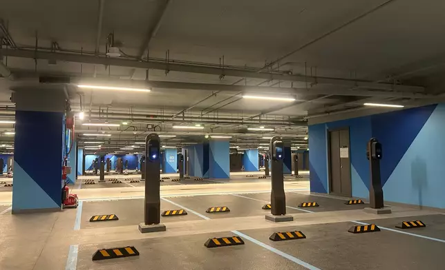 有大型商場的停車場設有國標和歐標的電動車充電設施，為「粵車南下」旅客做好準備。資料圖片