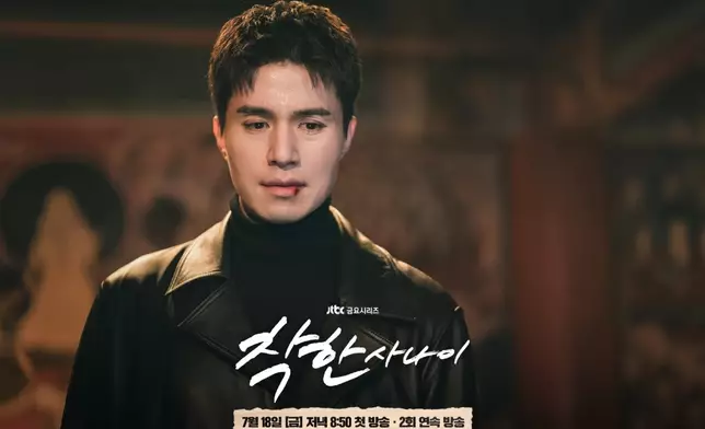 李棟旭飾黑幫第三代的家族長孫朴錫哲。JTBC圖片