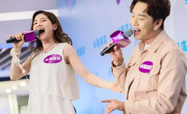 二人傾力獻唱十首好歌。