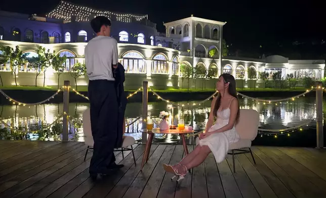連提Jacob除褸，Step都覺得對方要人提好Cute。