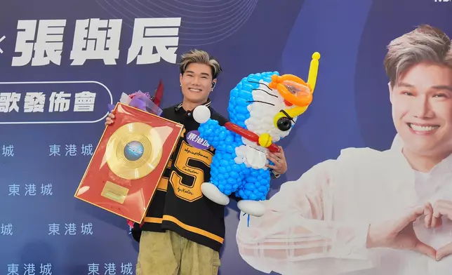 張與辰日前為新歌《深海》舉行發布會。