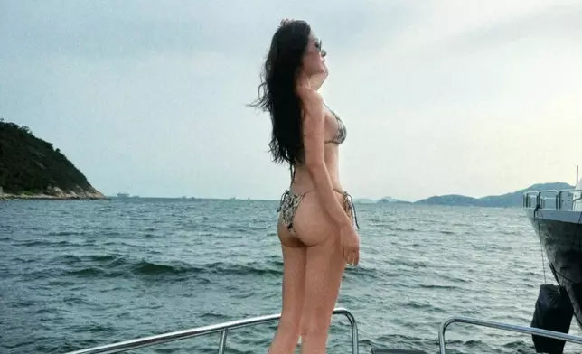 Jeana站在陽光下大騷健康膚色