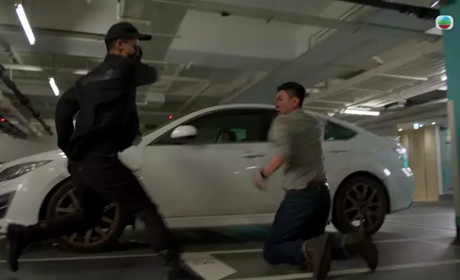 黃宗澤呢吓跪住旋轉再避開把刀劈埋嚟一幕，身手簡直天花板。