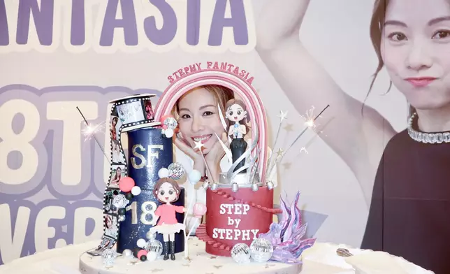 Stephy感謝歌迷陪她一齊成長。