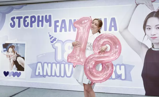 Stephy日前相約260多位「肥番」一同慶祝歌迷會 「STEPHY FANTASIA」成立18周年。