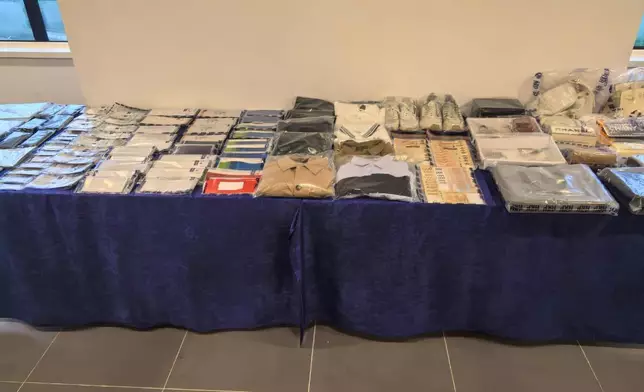 警破「彈票黨」拘10人，起出大量證物。