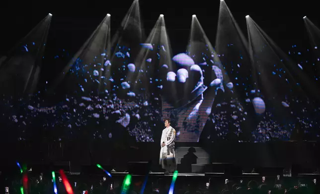 鄭伊健6月尾飛到加拿大多倫多、美國大西洋城以及雷諾，舉行了三場《HERE &amp; NOW EKIN IN CONCERT 鄭伊健演唱會》。