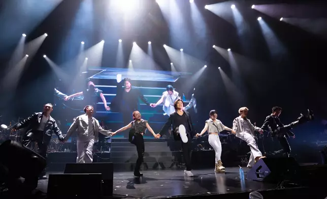 出發前更加操排舞和練歌。