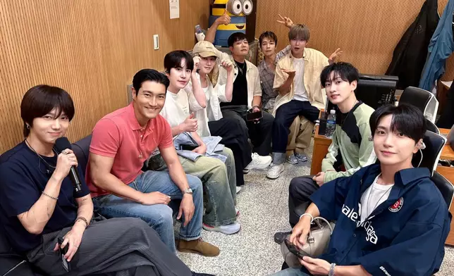 九名成員登上《兩點逃脫Cultwo Show》。SJ官方X圖片