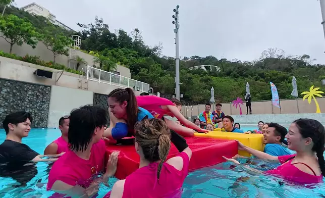 用長腿堅持住，塊面仲紅晒。