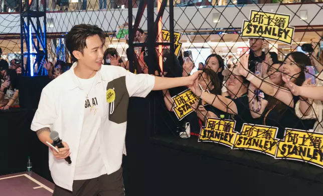 Stanley活動前先到「NBA技術挑戰競技場」小試牛刀。